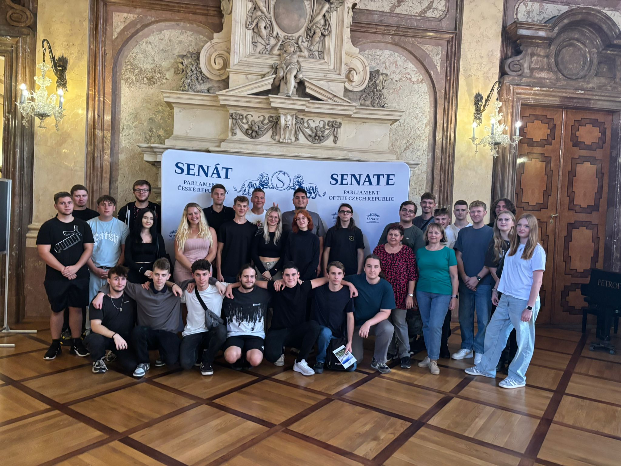 žáci na exkurzi v senátu
